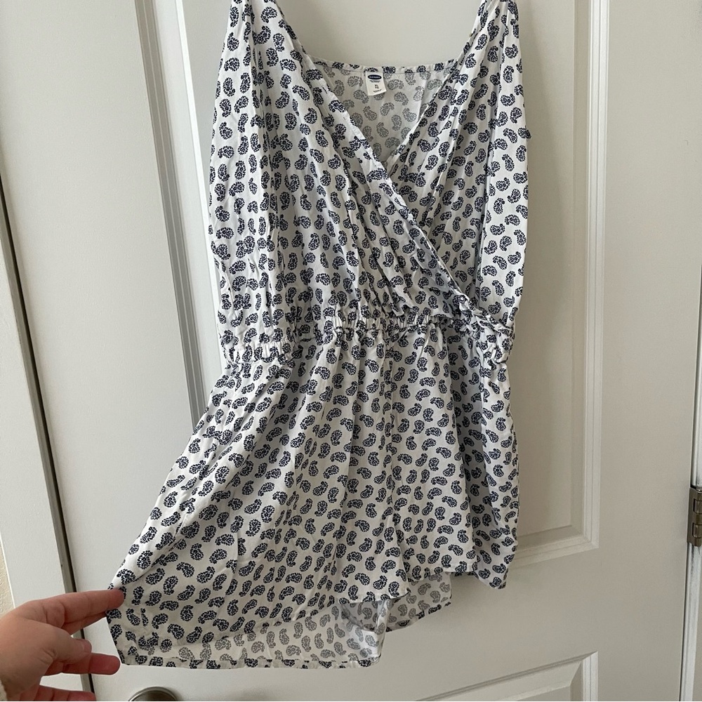 White and blue romper - Picture 2 of 5